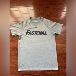 Under Armour Fastenal Men’s Heatgear Loose fit t-shirt. Size S. Grey in color.